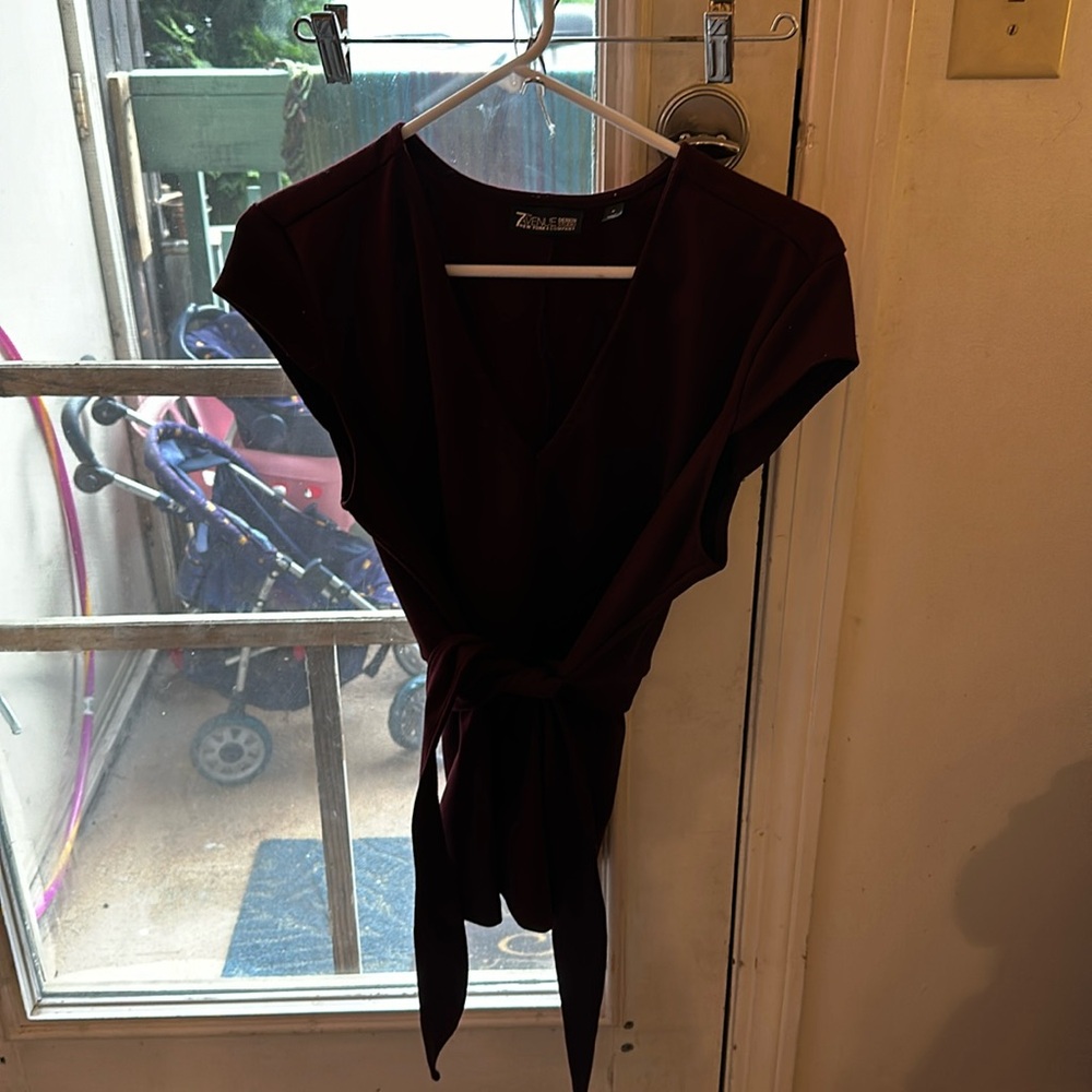 Tie top